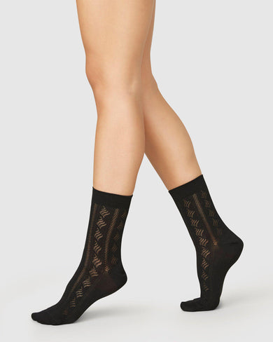 191021001-alva-kumiko-socks-black-swedish-stockings-