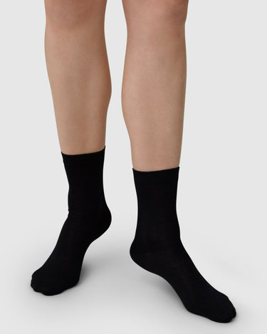 191006001-johanna-wool-socks-black-swedish-stockings-2