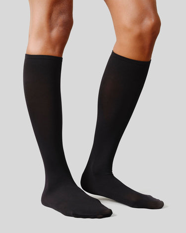 450023001-2-pack-olivia-premium-knee-highs-black-swedish-stockings-2