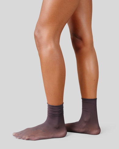 450025002-Lina-Sheer-socks-plain_nearly-Black-swedish-stockings-2