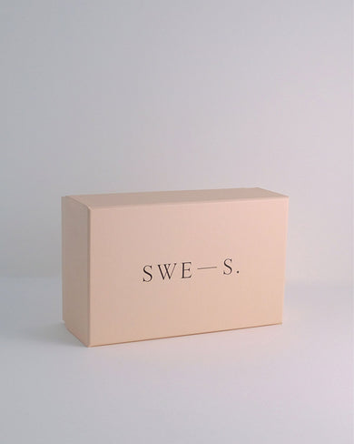 998001507-gift-box-pink-swedish-stockings-1