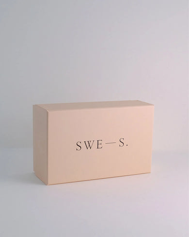 998001507-gift-box-pink-swedish-stockings-1