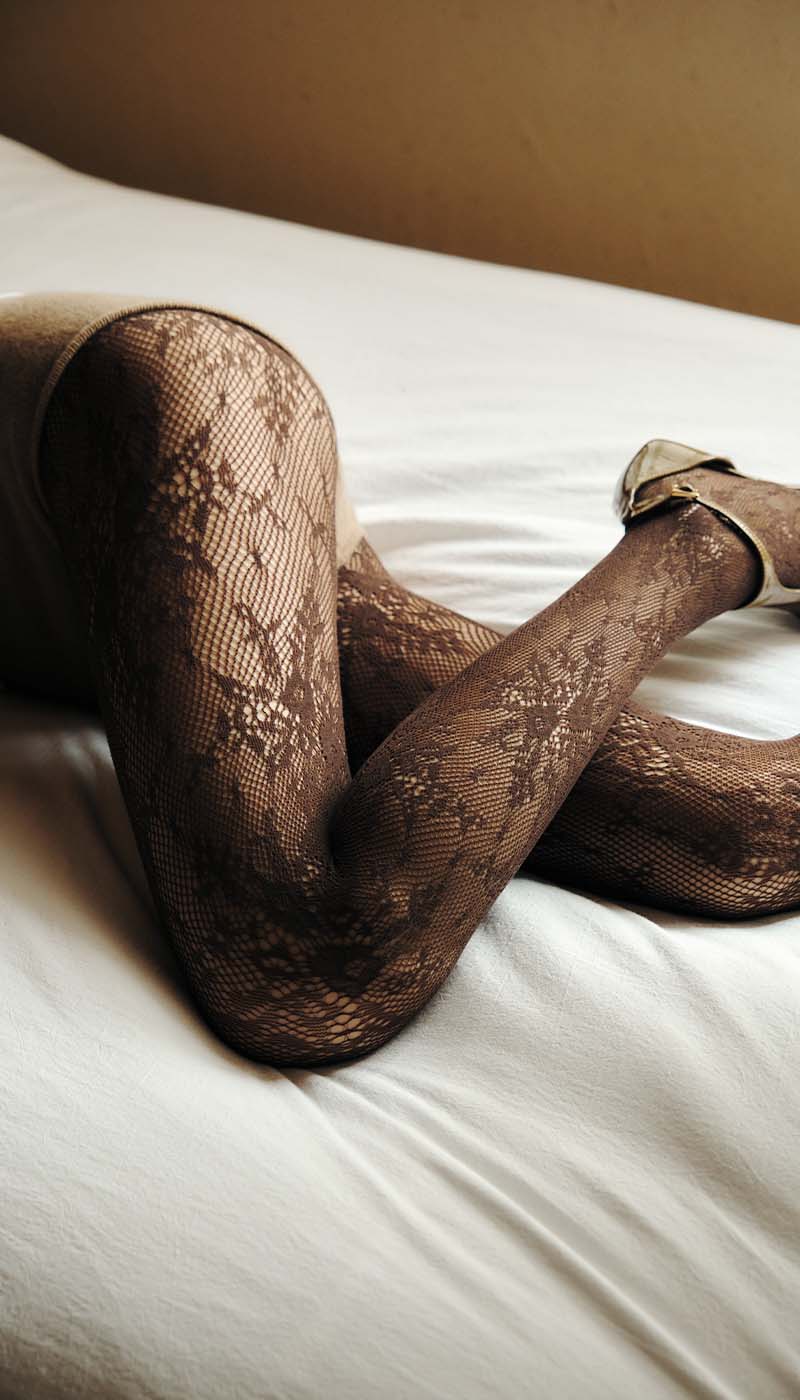 Hero mobile rosa lace tights dark brown swedish stockings 1