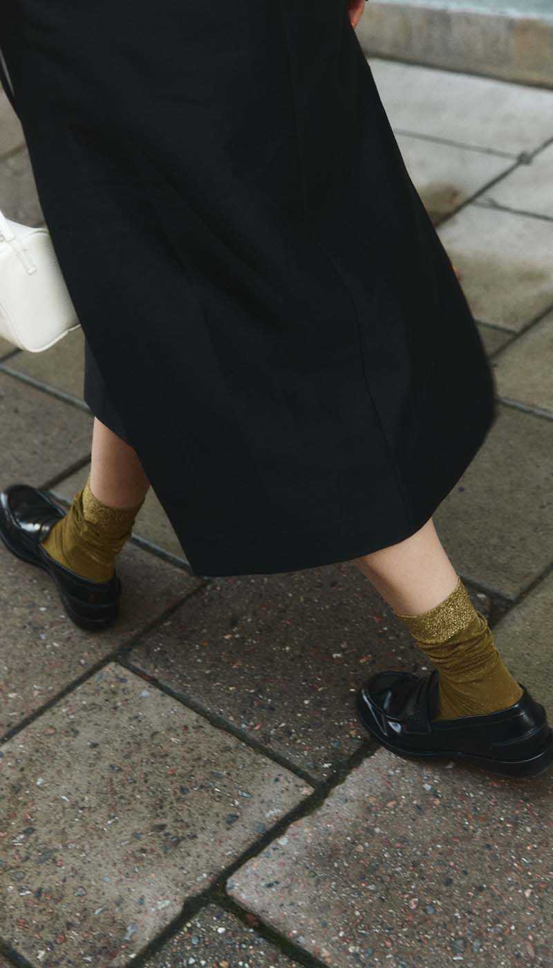 hero mobile ines shimmery socks olive_green swedish stockings 1