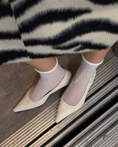 split-banner-pauline-socks-swedish-stockings-2