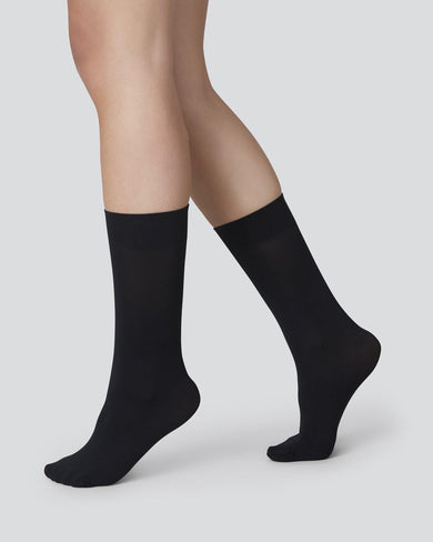181001001-ingrid-ankle-socks-black-swedish-stockings-1
