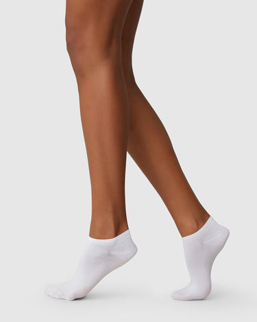 181002900-sara-sneaker-socks-white-swedish-stockings-2