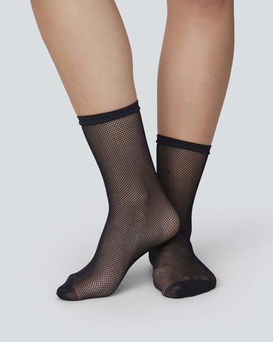 182006001-elvira-net-socks-black-swedish-stockings-2