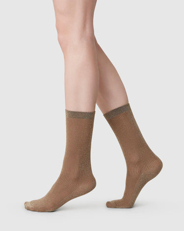 182030114-magda-shimmery-rib-socks-mid-brown-swedish-stockings-1