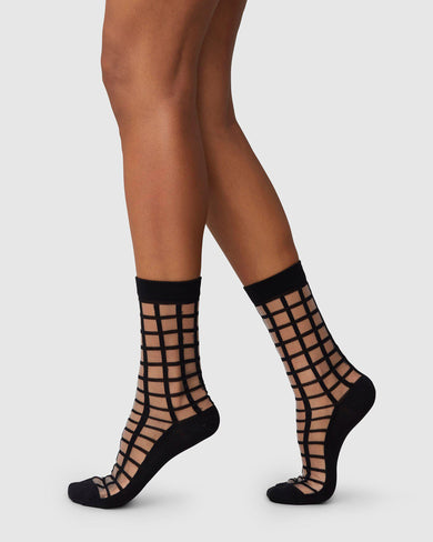 191010001-alicia-grid-socks-black-swedish-stockings-1