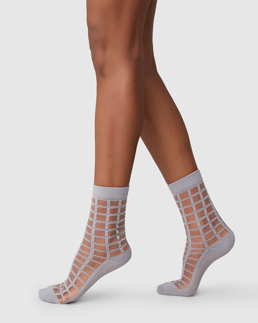 191010008-alicia-grid-socks-stone-swedish-stockings-1