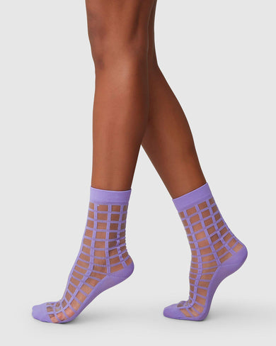 191010302-alicia-grid-socks-lavender-swedish-stockings-1