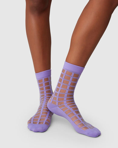 191010302-alicia-grid-socks-lavender-swedish-stockings-2