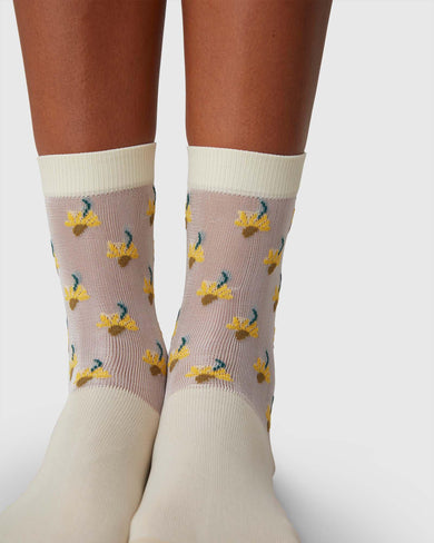 191013904-embla-flowe-socks-cream-swedish-stockings-3