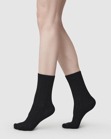 191016001-bodil-chunky-socks-black-swedish-stockings-1