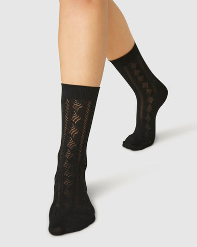 191021001-alva-kumiko-socks-black-swedish-stockings-3