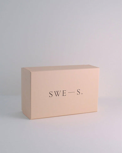 998001507-gift-box-pink-swedish-stockings-1